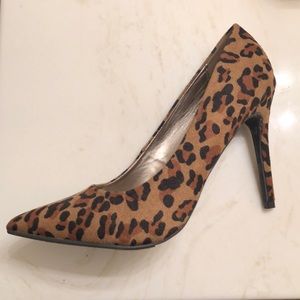 Pointy toe Cheetah Print Shoes